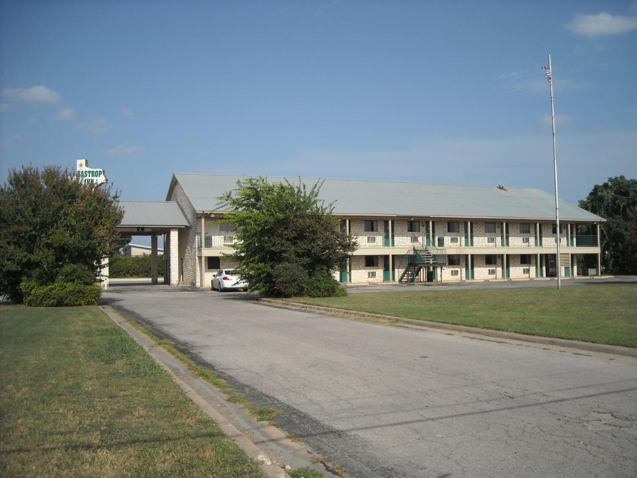 Bastrop Inn Екстер'єр фото